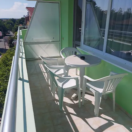 Nikolovi Gasthuis 2*