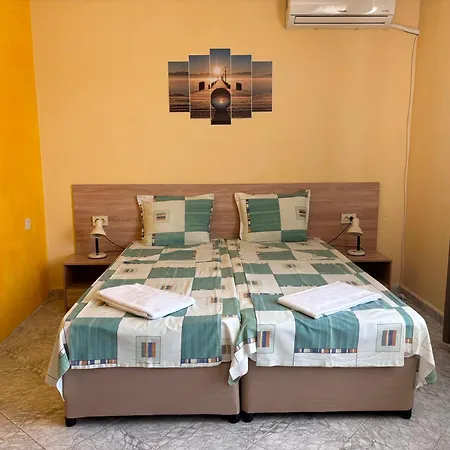 Nikolovi Gasthuis 2*