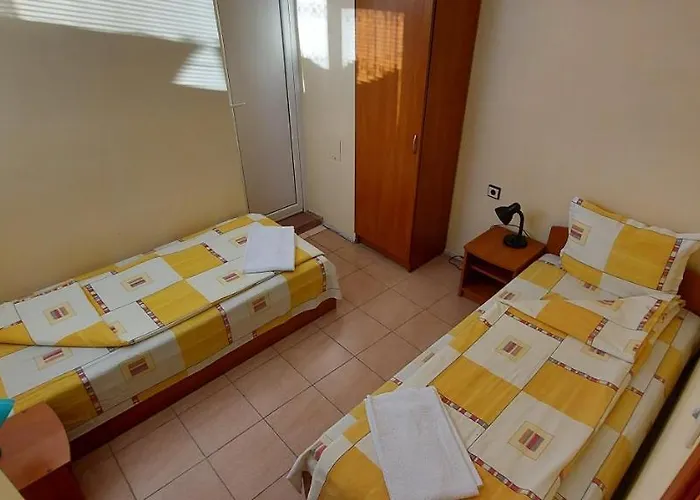 Penzion Nikolovi Lozenec