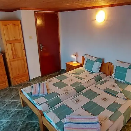 Nikolovi 2* Łozenec