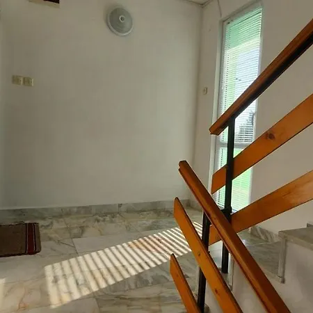 Nikolovi