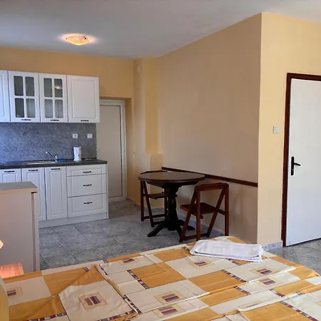 Nikolovi 2* Łozenec